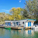 Ocarujuci Houseboat Na Dunaji Holiday home Bratislava