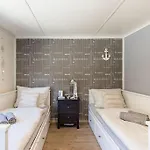 Holiday home Ocarujuci Houseboat Na Dunaji *