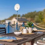 Ocarujuci Houseboat Na Dunaji Holiday home