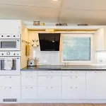 Holiday home Ocarujuci Houseboat Na Dunaji *