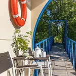 Ocarujuci Houseboat Na Dunaji Holiday home Bratislava