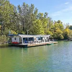 Ocarujuci Houseboat Na Dunaji Bratislava