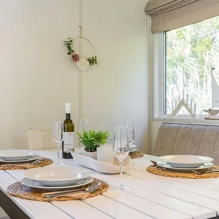 Будинок відпочинку Ocarujuci Houseboat Na Dunaji