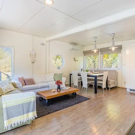 Ocarujuci Houseboat Na Dunaji Будинок відпочинку