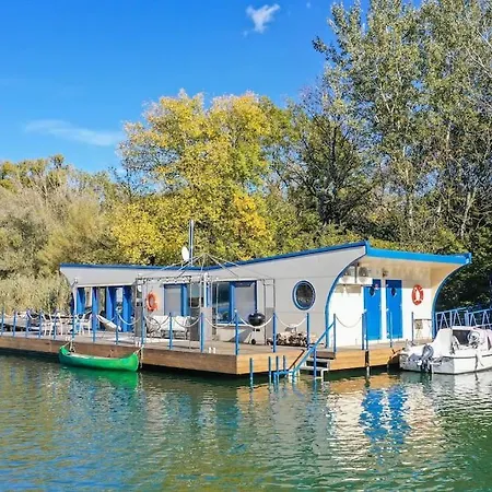 Ocarujuci Houseboat Na Dunaji Vakantiehuis Bratislava