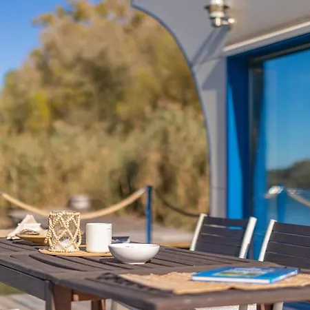Vakantiehuis Ocarujuci Houseboat Na Dunaji *