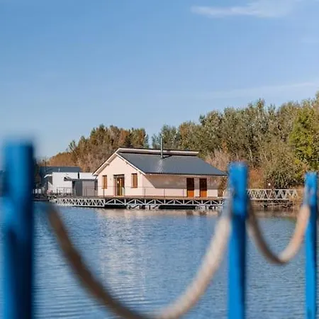 Ocarujuci Houseboat Na Dunaji Nyaraló *