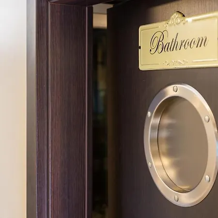 Будинок відпочинку Ocarujuci Houseboat Na Dunaji *