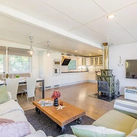 Vakantiehuis Ocarujuci Houseboat Na Dunaji