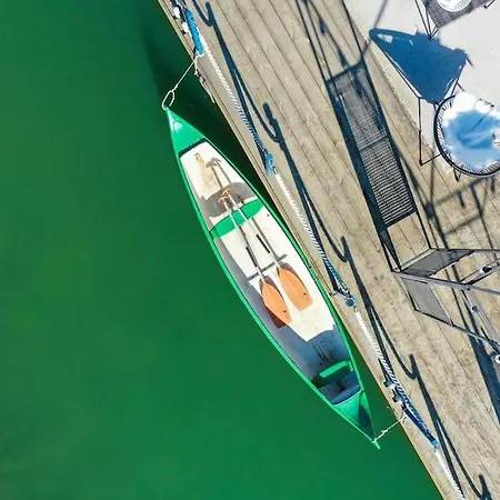 Ocarujuci Houseboat Na Dunaji