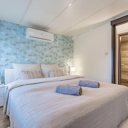 Ocarujuci Houseboat Na Dunaji * Братислава