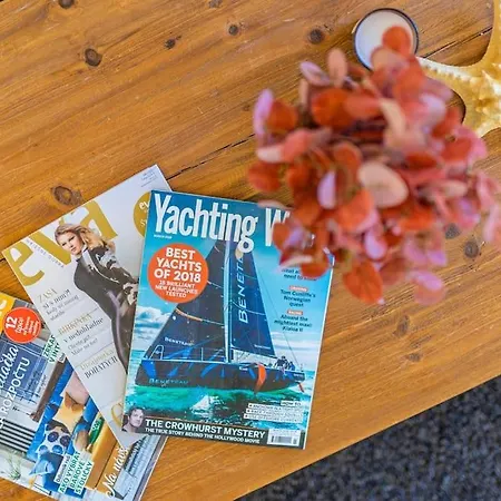 Ocarujuci Houseboat Na Dunaji * Братислава