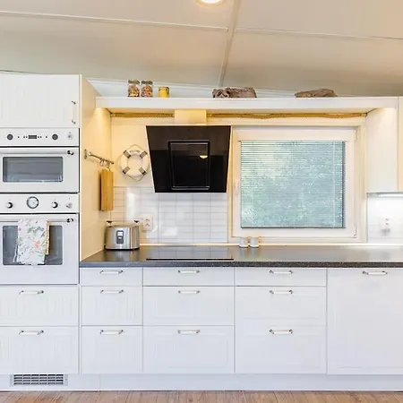 Vakantiehuis Ocarujuci Houseboat Na Dunaji *