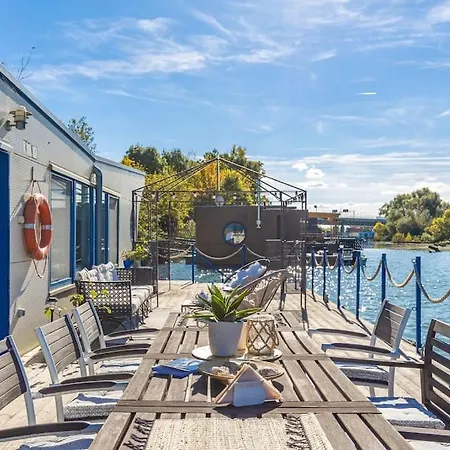 Nyaraló Ocarujuci Houseboat Na Dunaji Pozsony