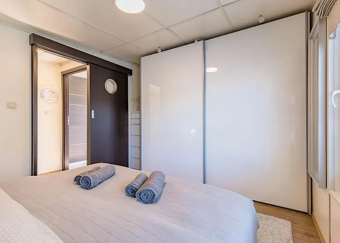 Ocarujuci Houseboat Na Dunaji Case de vacanță