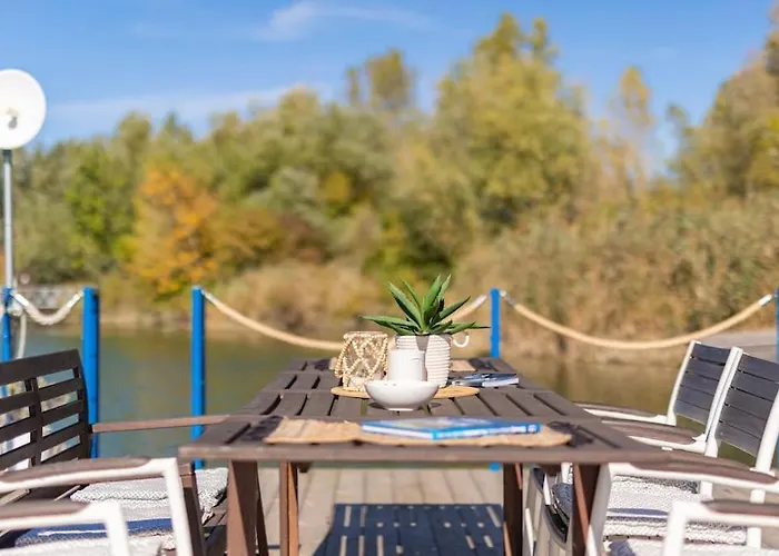 Σπίτι διακοπών Ocarujuci Houseboat Na Dunaji *