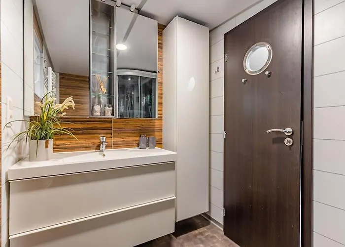 Case de vacanță Ocarujuci Houseboat Na Dunaji *