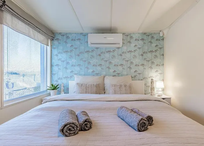 Case de vacanță Ocarujuci Houseboat Na Dunaji *