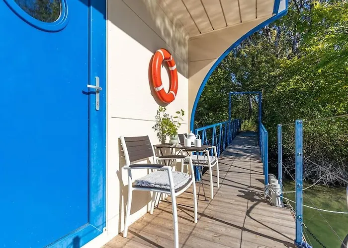 Case de vacanță Ocarujuci Houseboat Na Dunaji