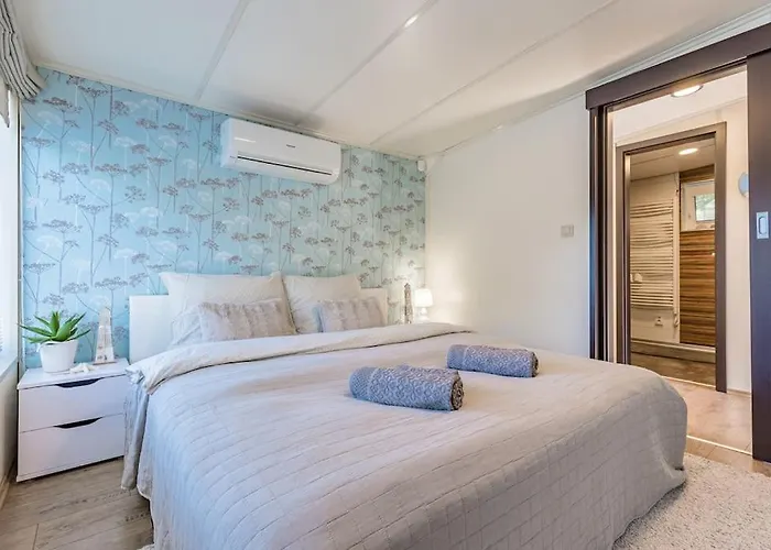 Ocarujuci Houseboat Na Dunaji * Μπρατισλάβα