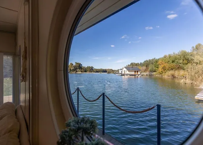 Ocarujuci Houseboat Na Dunaji * Μπρατισλάβα