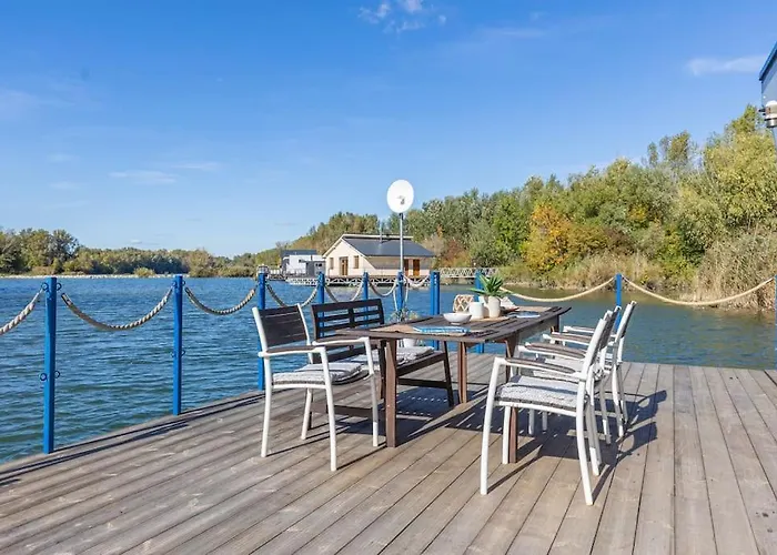 Ocarujuci Houseboat Na Dunaji *