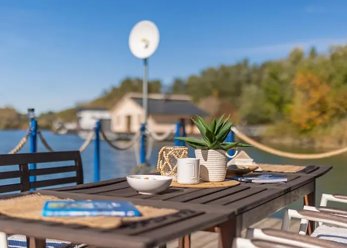 Ocarujuci Houseboat Na Dunaji Σπίτι διακοπών
