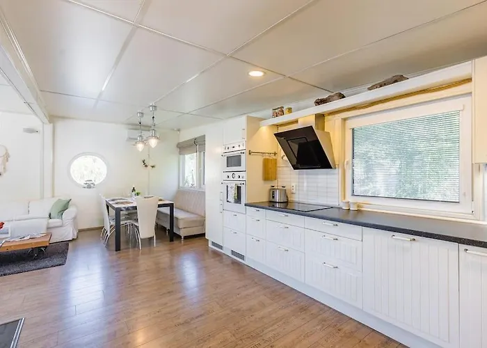 Ocarujuci Houseboat Na Dunaji * Μπρατισλάβα