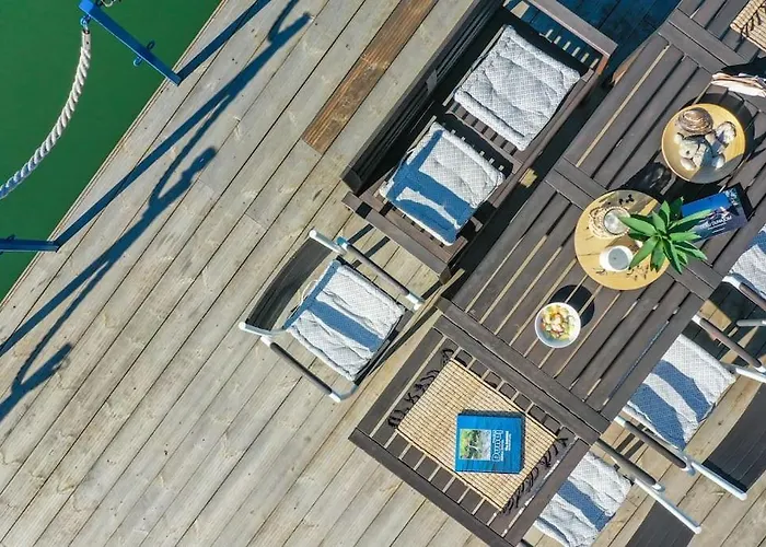 Case de vacanță Ocarujuci Houseboat Na Dunaji *