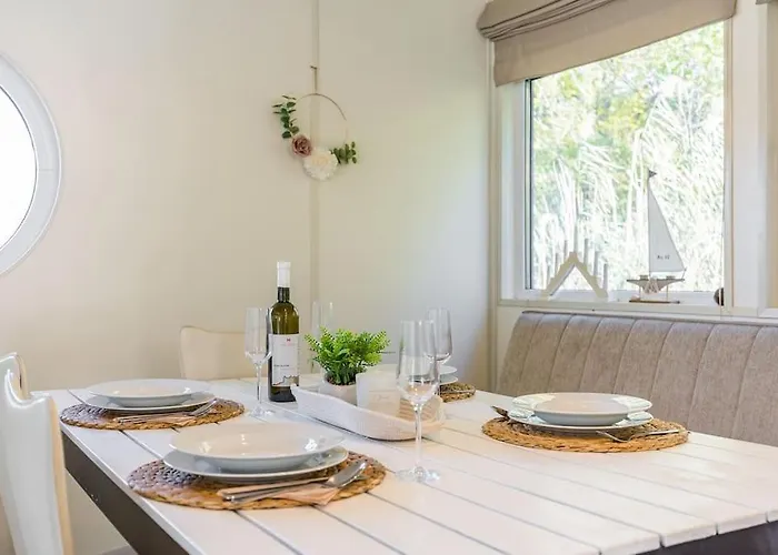 Tatil Evi Ocarujuci Houseboat Na Dunaji