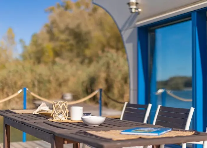 Tatil Evi Ocarujuci Houseboat Na Dunaji *