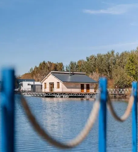 Ocarujuci Houseboat Na Dunaji Tatil Evi *