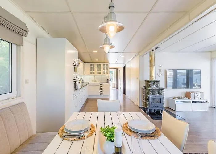 Ocarujuci Houseboat Na Dunaji Tatil Evi