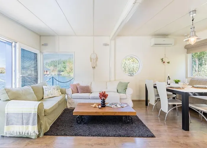 Ocarujuci Houseboat Na Dunaji Tatil Evi