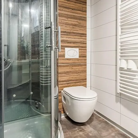 Ocarujuci Houseboat Na Dunaji