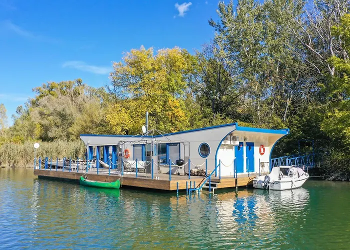 Ocarujuci Houseboat Na Dunaji Μπρατισλάβα